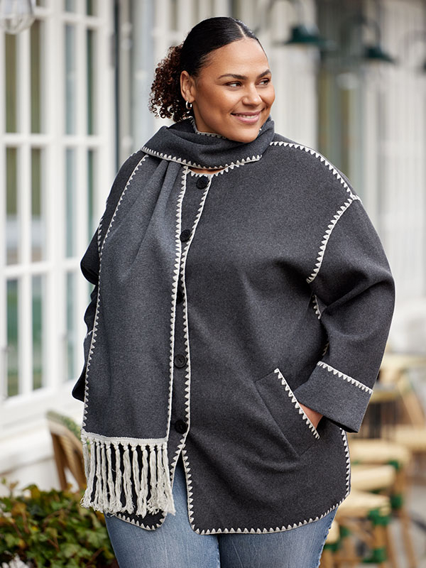 CARELBA - Plus Size Frakk fra Only Carmakoma