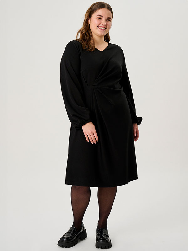 ADGLADIS - Plus Size Kjole fra Adia