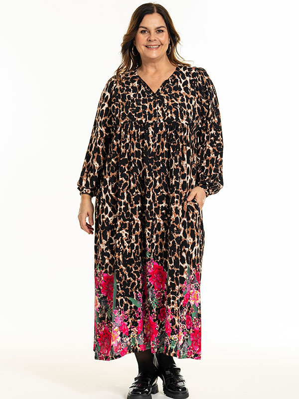 BETINE - Plus Size Kjole fra Gozzip