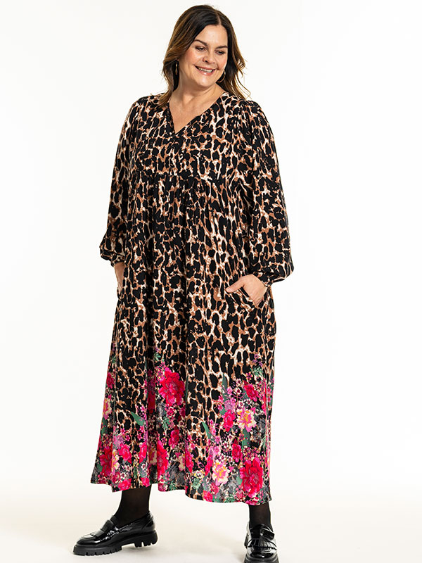 BETINE - Plus Size Kjole fra Gozzip