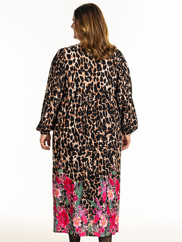 BETINE - Plus Size Kjole fra Gozzip