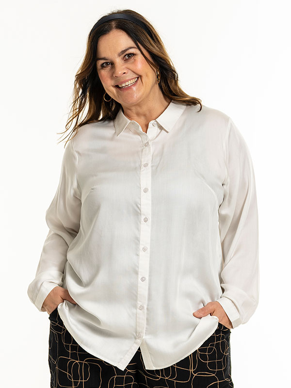 KARINA - Plus Size Skjorte fra Gozzip