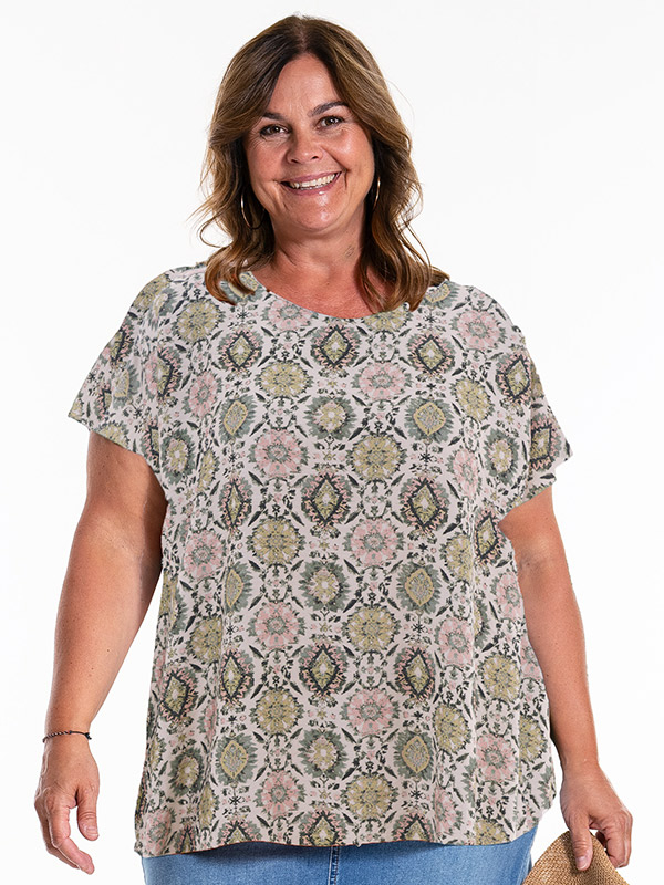 DORTHEA - Plus Size T-shirt fra Gozzip