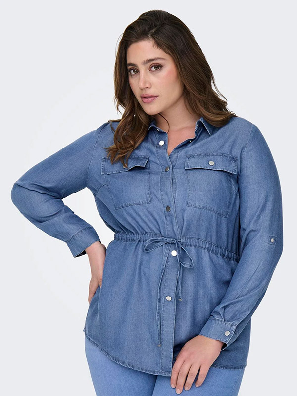 CARCHARIS - Plus Size Skjorte fra Only Carmakoma